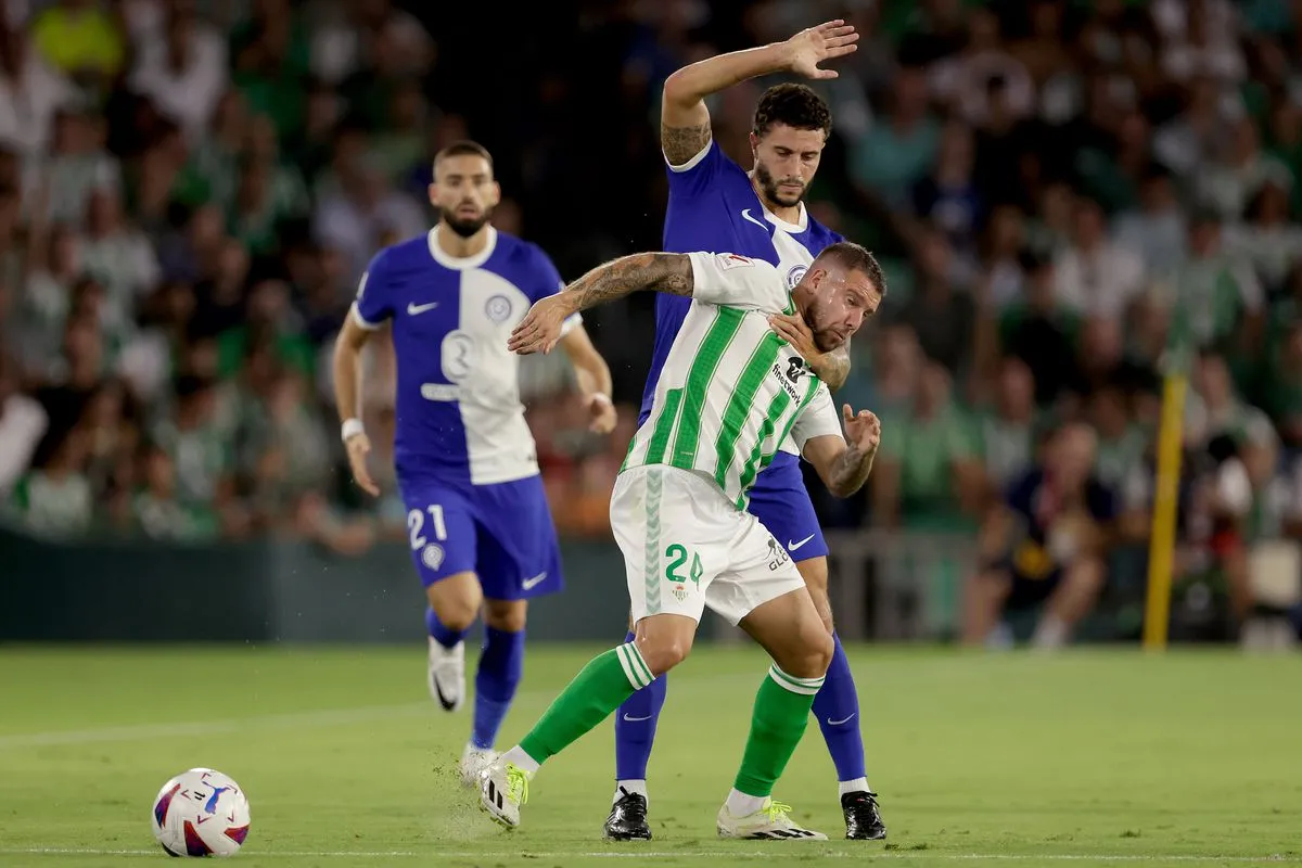 Atlético Madrid đấu với Betis 02